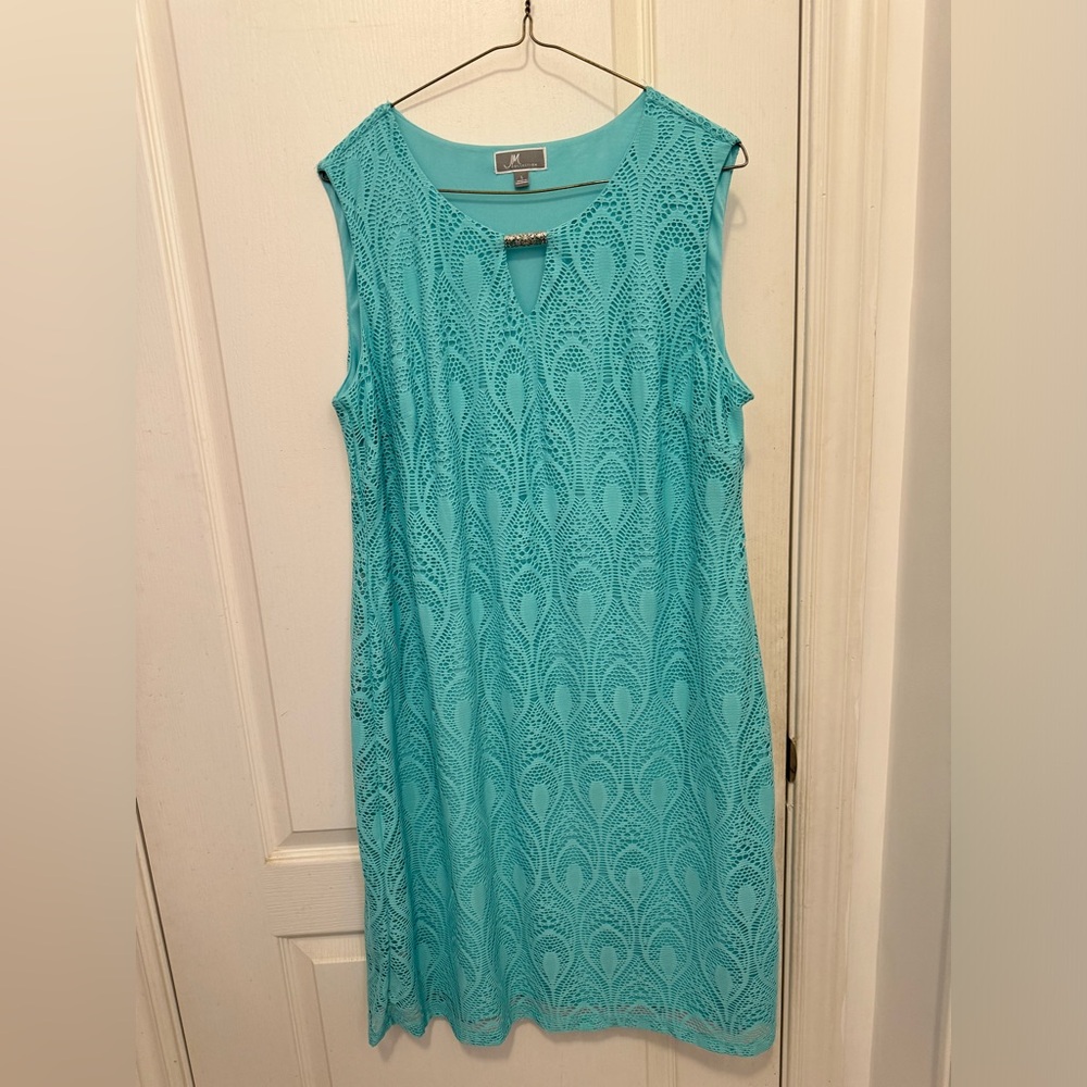 JM Collection blue dress
Size large 
Worn once to wedding 
Pet and smoke free